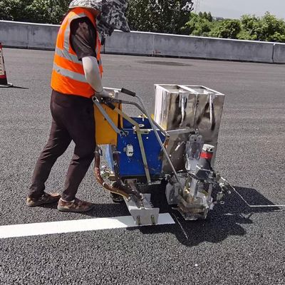 Zwei Komponenten Thermoplastische Parkplatzlinie Streifenmaschine Streifenstärke 1-4 Zoll