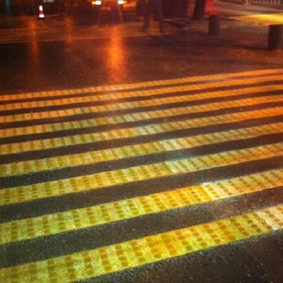 Batteriebetriebene Thermoplast-Markierungsmaschine für Fahrbahnen mit Lärmschutz