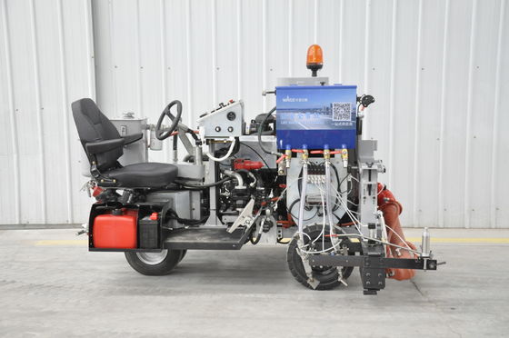 Kleinstgrößeres Fahrgastfahrzeug mit Thermoplast-Fahrstreckenmarkierung mit 400 kg Farbbehälter