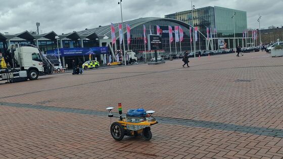 Straßenmarkierungsroboter / Maschine - Präsentation auf der Intertraffic Amsterdam 2026